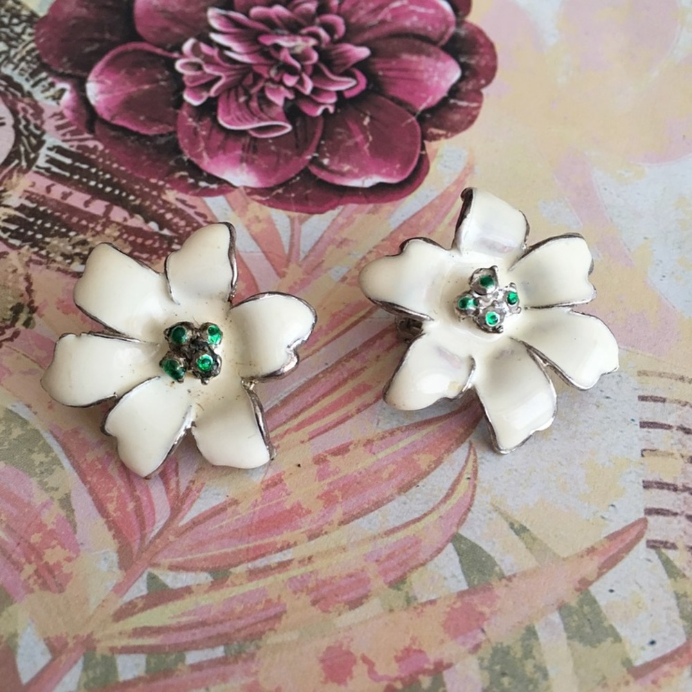 Cream White Flower Clip On Earrings w Green Stones